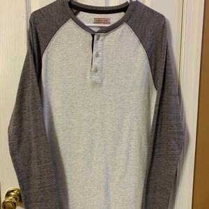 Men’s longsleeve shirt size medium